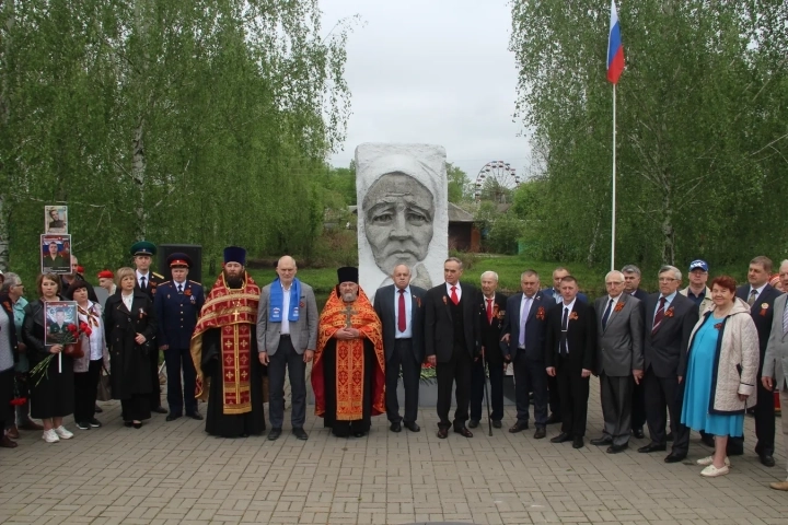 В День 81-й годовщины Победы в Великой Отечественной войне, священнослужители и жители города Новозыбкова молитвенно почтили память «вожде́й и во́инов за ве́ру и Оте́чество на по́ли бра́ни жизнь свою́ положи́вших, от ран и гла́да сконча́вшихся, в плене́нии и го́рьких рабо́тах неви́нно уму́ченных и убие́нных и всех Побе́ды ра́ди потруди́вшихся»