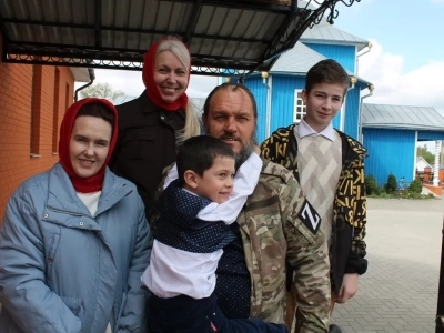 В Неделю 4-ю по Пасхе, Благочинный Новозыбковского церковного округа вручил заслуженные награды победителям благочиннического этапа конкурса детского творчества «Светлая Пасха» и возглавил служение Божественной литургии в храме в честь Рождества Пресвятой Богородицы города Новозыбкова
