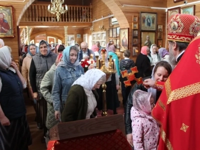 В Неделю 4-ю по Пасхе, Благочинный Новозыбковского церковного округа вручил заслуженные награды победителям благочиннического этапа конкурса детского творчества «Светлая Пасха» и возглавил служение Божественной литургии в храме в честь Рождества Пресвятой Богородицы города Новозыбкова