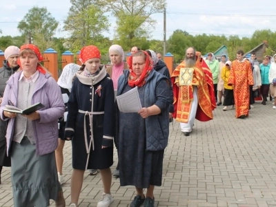 В Неделю 4-ю по Пасхе, Благочинный Новозыбковского церковного округа вручил заслуженные награды победителям благочиннического этапа конкурса детского творчества «Светлая Пасха» и возглавил служение Божественной литургии в храме в честь Рождества Пресвятой Богородицы города Новозыбкова