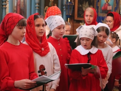 Все лица радостью сияют! Новозыбковское благочиние, празднование Недели апостола Фомы (Антипасхи) в храме в честь Рождества Пресвятой Богородицы г. Новозыбкова.