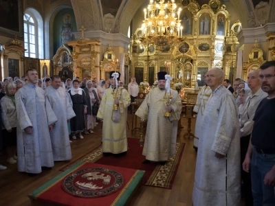 Архиерейское богослужение. Полвека служения протоиерея Владимира Похожая у Алтаря Господня
