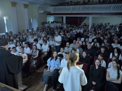 Архиерейское богослужение. Полвека служения протоиерея Владимира Похожая у Алтаря Господня