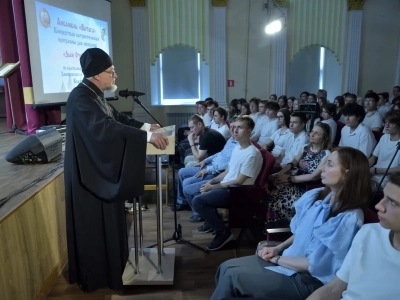 Архиерейское богослужение. Полвека служения протоиерея Владимира Похожая у Алтаря Господня
