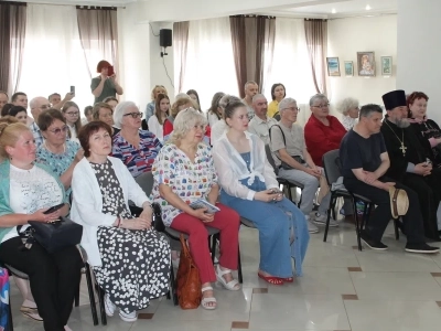 «Сербы и русские – братья по промыслу Божию»: в Новозыбковском благочинии состоялась братская встреча духовенства Новозыбковского благочиния Клинцовской епархии и творческой общественности с сербским писателем, переводчиком и общественным деятелем Ранко Гойковичем.