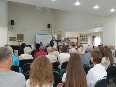 «Сербы и русские – братья по промыслу Божию»: в Новозыбковском благочинии состоялась братская встреча духовенства Новозыбковского благочиния Клинцовской епархии и творческой общественности с сербским писателем, переводчиком и общественным деятелем Ранко Гойковичем.