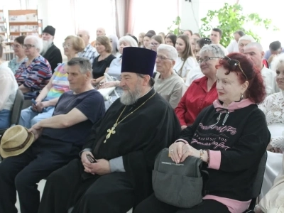 «Сербы и русские – братья по промыслу Божию»: в Новозыбковском благочинии состоялась братская встреча духовенства Новозыбковского благочиния Клинцовской епархии и творческой общественности с сербским писателем, переводчиком и общественным деятелем Ранко Гойковичем.