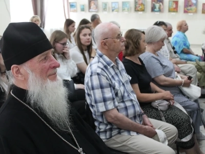 «Сербы и русские – братья по промыслу Божию»: в Новозыбковском благочинии состоялась братская встреча духовенства Новозыбковского благочиния Клинцовской епархии и творческой общественности с сербским писателем, переводчиком и общественным деятелем Ранко Гойковичем.