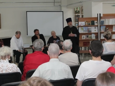 «Сербы и русские – братья по промыслу Божию»: в Новозыбковском благочинии состоялась братская встреча духовенства Новозыбковского благочиния Клинцовской епархии и творческой общественности с сербским писателем, переводчиком и общественным деятелем Ранко Гойковичем.