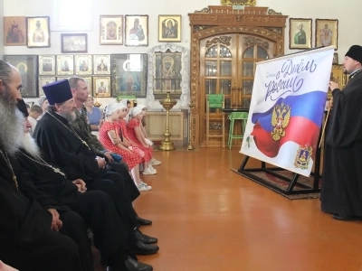 Одна ты на свете! Одна ты такая — Хранимая Богом родная земля! (из Гимна России). Час патриотизма, посвященный Дню России, состоялся в Новозыбковском благочинии для воспитанников воскресных школ города Новозыбкова.