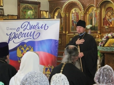 Одна ты на свете! Одна ты такая — Хранимая Богом родная земля! (из Гимна России). Час патриотизма, посвященный Дню России, состоялся в Новозыбковском благочинии для воспитанников воскресных школ города Новозыбкова.