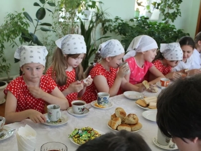 Одна ты на свете! Одна ты такая — Хранимая Богом родная земля! (из Гимна России). Час патриотизма, посвященный Дню России, состоялся в Новозыбковском благочинии для воспитанников воскресных школ города Новозыбкова.