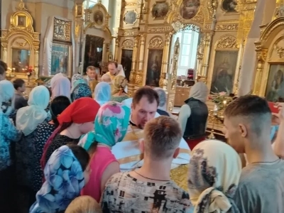 В рамках реализации Патриаршей программы изучения Библии «Исследуйте Писания», на территории Новозыбковского благочиния, воспитанники и воспитатели Социального приюта для детей и подростков г. Новозыбкова принимают участие в душеполезных беседах на Евангельские темы