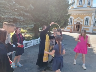 В рамках реализации Патриаршей программы изучения Библии «Исследуйте Писания», на территории Новозыбковского благочиния, воспитанники и воспитатели Социального приюта для детей и подростков г. Новозыбкова принимают участие в душеполезных беседах на Евангельские темы
