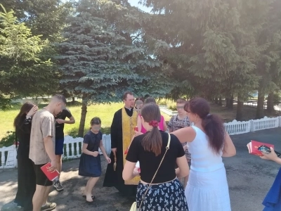 В рамках реализации Патриаршей программы изучения Библии «Исследуйте Писания», на территории Новозыбковского благочиния, воспитанники и воспитатели Социального приюта для детей и подростков г. Новозыбкова принимают участие в душеполезных беседах на Евангельские темы