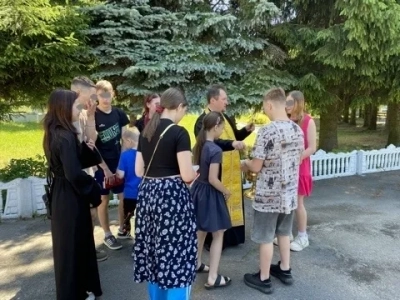 В рамках реализации Патриаршей программы изучения Библии «Исследуйте Писания», на территории Новозыбковского благочиния, воспитанники и воспитатели Социального приюта для детей и подростков г. Новозыбкова принимают участие в душеполезных беседах на Евангельские темы