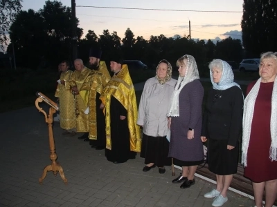 В День начала Великой Отечественной Войны духовенство Новозыбковского благочиния приняло участие в традиционной акции «Свеча памяти», приуроченной к Дню памяти и скорби, посвященной тем, кто ценою жизни своей одержал победу в Великой Отечественной Войне В День начала Великой Отечественной Войны духовенство Новозыбковского благочиния приняло участие в традиционной акции «Свеча памяти», приуроченной к Дню памяти и скорби, посвященной тем, кто ценою жизни своей одержал победу в Великой Отечественной Войне