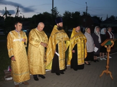 В День начала Великой Отечественной Войны духовенство Новозыбковского благочиния приняло участие в традиционной акции «Свеча памяти», приуроченной к Дню памяти и скорби, посвященной тем, кто ценою жизни своей одержал победу в Великой Отечественной Войне В День начала Великой Отечественной Войны духовенство Новозыбковского благочиния приняло участие в традиционной акции «Свеча памяти», приуроченной к Дню памяти и скорби, посвященной тем, кто ценою жизни своей одержал победу в Великой Отечественной Войне