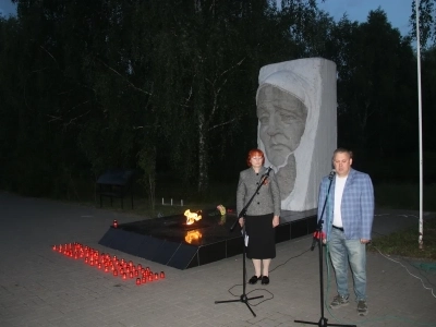 В День начала Великой Отечественной Войны духовенство Новозыбковского благочиния приняло участие в традиционной акции «Свеча памяти», приуроченной к Дню памяти и скорби, посвященной тем, кто ценою жизни своей одержал победу в Великой Отечественной Войне В День начала Великой Отечественной Войны духовенство Новозыбковского благочиния приняло участие в традиционной акции «Свеча памяти», приуроченной к Дню памяти и скорби, посвященной тем, кто ценою жизни своей одержал победу в Великой Отечественной Войне