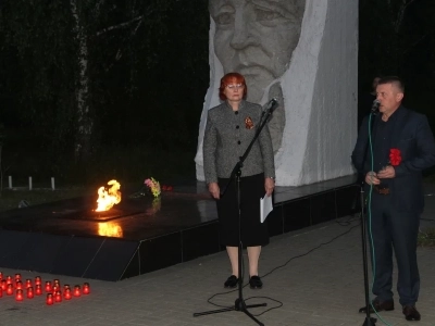 В День начала Великой Отечественной Войны духовенство Новозыбковского благочиния приняло участие в традиционной акции «Свеча памяти», приуроченной к Дню памяти и скорби, посвященной тем, кто ценою жизни своей одержал победу в Великой Отечественной Войне В День начала Великой Отечественной Войны духовенство Новозыбковского благочиния приняло участие в традиционной акции «Свеча памяти», приуроченной к Дню памяти и скорби, посвященной тем, кто ценою жизни своей одержал победу в Великой Отечественной Войне