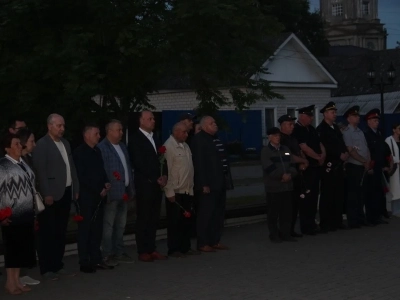 В День начала Великой Отечественной Войны духовенство Новозыбковского благочиния приняло участие в традиционной акции «Свеча памяти», приуроченной к Дню памяти и скорби, посвященной тем, кто ценою жизни своей одержал победу в Великой Отечественной Войне В День начала Великой Отечественной Войны духовенство Новозыбковского благочиния приняло участие в традиционной акции «Свеча памяти», приуроченной к Дню памяти и скорби, посвященной тем, кто ценою жизни своей одержал победу в Великой Отечественной Войне