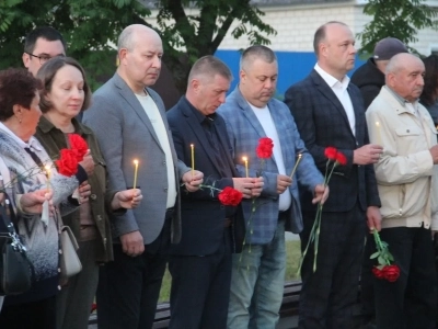 В День начала Великой Отечественной Войны духовенство Новозыбковского благочиния приняло участие в традиционной акции «Свеча памяти», приуроченной к Дню памяти и скорби, посвященной тем, кто ценою жизни своей одержал победу в Великой Отечественной Войне В День начала Великой Отечественной Войны духовенство Новозыбковского благочиния приняло участие в традиционной акции «Свеча памяти», приуроченной к Дню памяти и скорби, посвященной тем, кто ценою жизни своей одержал победу в Великой Отечественной Войне