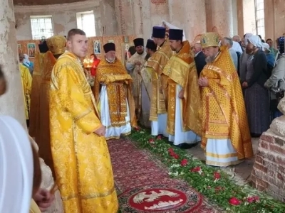 Парад семей в Клинцовской епархии: Прихожане храмов Новозыбковского благочиния приняли участие в торжествах по случаю дня памяти святых благоверных князя Петра и княгини Февронии, Муромских чудотворцев, состоявшихся в селе Ляличи