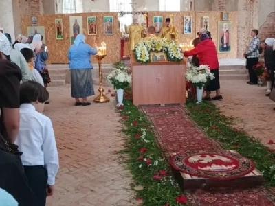 Парад семей в Клинцовской епархии: Прихожане храмов Новозыбковского благочиния приняли участие в торжествах по случаю дня памяти святых благоверных князя Петра и княгини Февронии, Муромских чудотворцев, состоявшихся в селе Ляличи