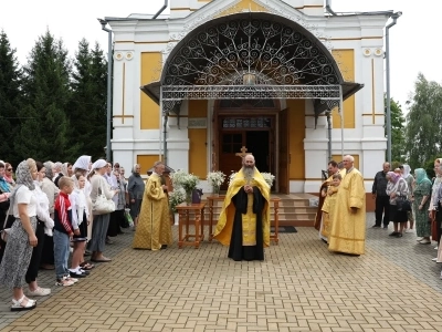 Многодетность — от доверия к Богу! В День семьи, любви и верности в Новозыбковском благочинии чествовали многодетные семьи