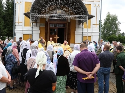 Многодетность — от доверия к Богу! В День семьи, любви и верности в Новозыбковском благочинии чествовали многодетные семьи