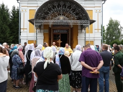 Многодетность — от доверия к Богу! В День семьи, любви и верности в Новозыбковском благочинии чествовали многодетные семьи