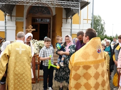 Многодетность — от доверия к Богу! В День семьи, любви и верности в Новозыбковском благочинии чествовали многодетные семьи