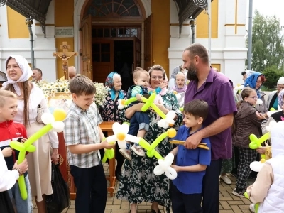Многодетность — от доверия к Богу! В День семьи, любви и верности в Новозыбковском благочинии чествовали многодетные семьи