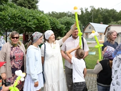 Многодетность — от доверия к Богу! В День семьи, любви и верности в Новозыбковском благочинии чествовали многодетные семьи