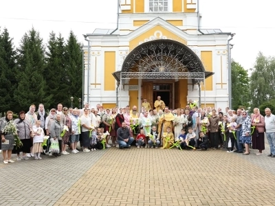Многодетность — от доверия к Богу! В День семьи, любви и верности в Новозыбковском благочинии чествовали многодетные семьи