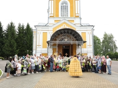 Многодетность — от доверия к Богу! В День семьи, любви и верности в Новозыбковском благочинии чествовали многодетные семьи