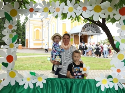 Многодетность — от доверия к Богу! В День семьи, любви и верности в Новозыбковском благочинии чествовали многодетные семьи