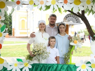 Многодетность — от доверия к Богу! В День семьи, любви и верности в Новозыбковском благочинии чествовали многодетные семьи