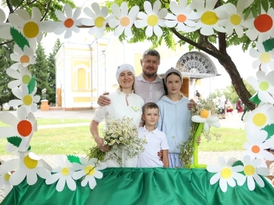 Многодетность — от доверия к Богу! В День семьи, любви и верности в Новозыбковском благочинии чествовали многодетные семьи