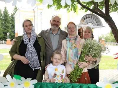 Многодетность — от доверия к Богу! В День семьи, любви и верности в Новозыбковском благочинии чествовали многодетные семьи