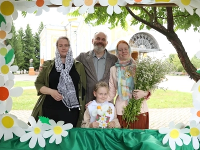 Многодетность — от доверия к Богу! В День семьи, любви и верности в Новозыбковском благочинии чествовали многодетные семьи