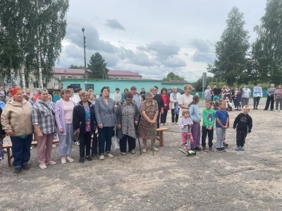 Жители и гости села Перелазы Красногорского района молитвенно почтили День села