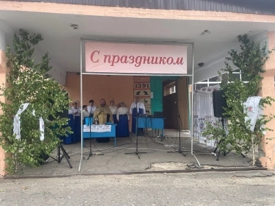 Жители и гости села Перелазы Красногорского района молитвенно почтили День села