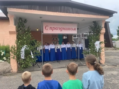 Жители и гости села Перелазы Красногорского района молитвенно почтили День села