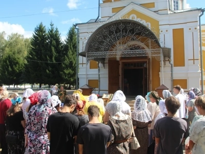 С Богом в новый учебный год!  Акция «Помоги собраться в школу» и Молебное пение на начало учения отроков состоялись в храме в честь Чуда Архистратига Михаила в Хонех города Новозыбкова