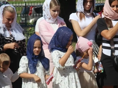 С Богом в новый учебный год!  Акция «Помоги собраться в школу» и Молебное пение на начало учения отроков состоялись в храме в честь Чуда Архистратига Михаила в Хонех города Новозыбкова