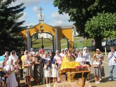 С Богом в новый учебный год!  Акция «Помоги собраться в школу» и Молебное пение на начало учения отроков состоялись в храме в честь Чуда Архистратига Михаила в Хонех города Новозыбкова