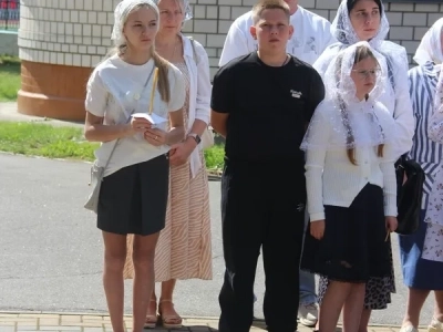 С Богом в новый учебный год!  Акция «Помоги собраться в школу» и Молебное пение на начало учения отроков состоялись в храме в честь Чуда Архистратига Михаила в Хонех города Новозыбкова
