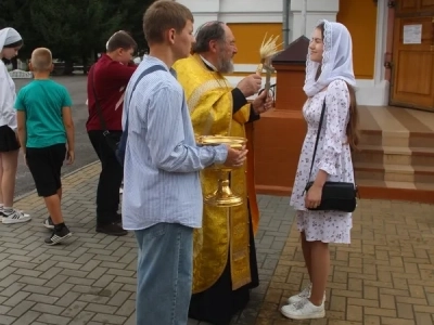 С Богом в новый учебный год!  Акция «Помоги собраться в школу» и Молебное пение на начало учения отроков состоялись в храме в честь Чуда Архистратига Михаила в Хонех города Новозыбкова