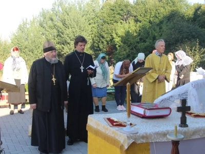 Литургия под открытым небом совершена на месте утраченного храма в селе Новое Место